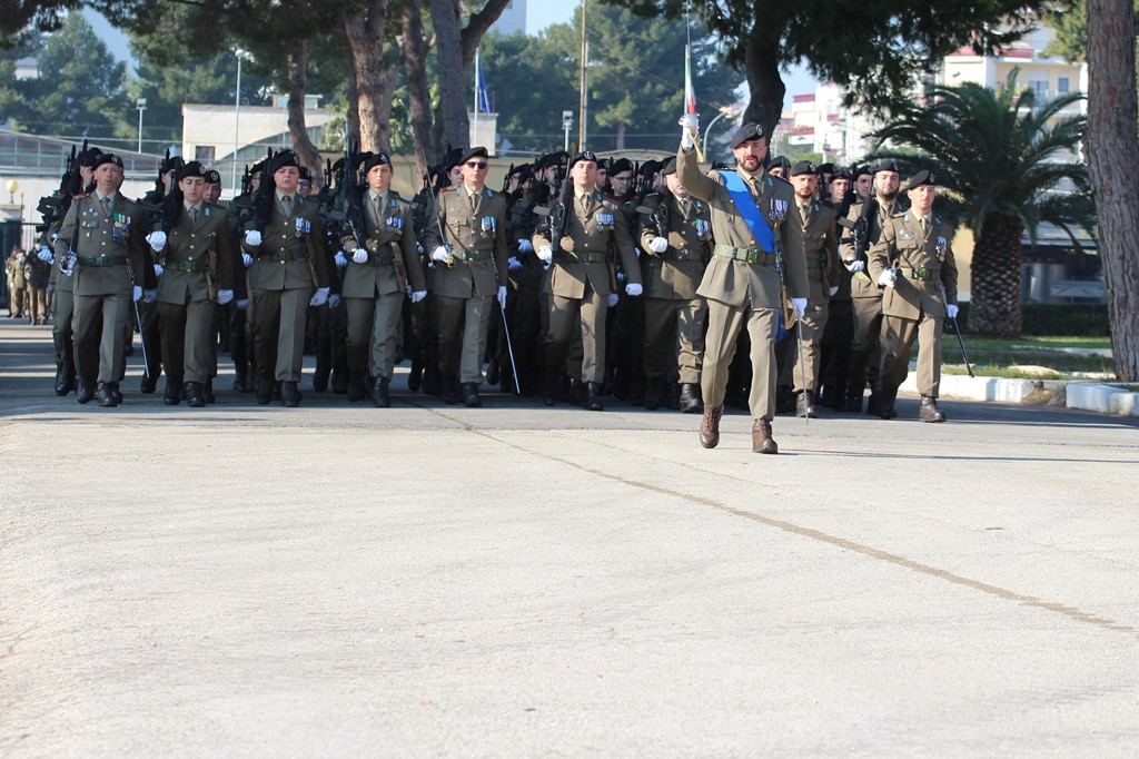 Sfilamento reparti in armi.JPG